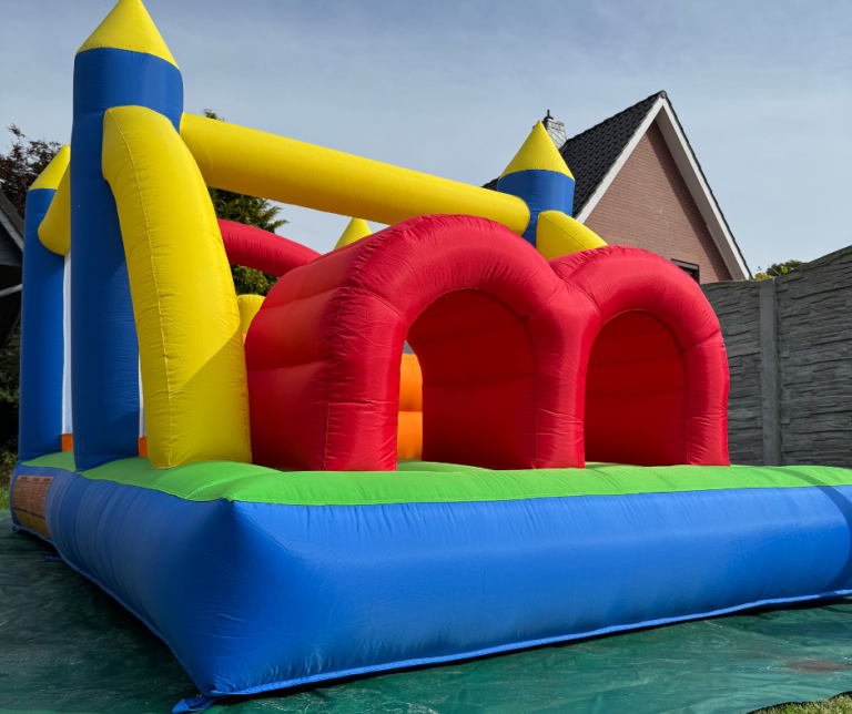 Hüpfburg 4 Türme | Maße ca. 5,00m x 2,50m x 2,00m